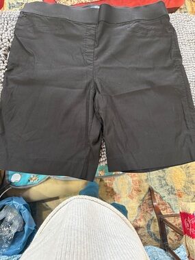 Ellen Tracy Black Bermuda Shorts